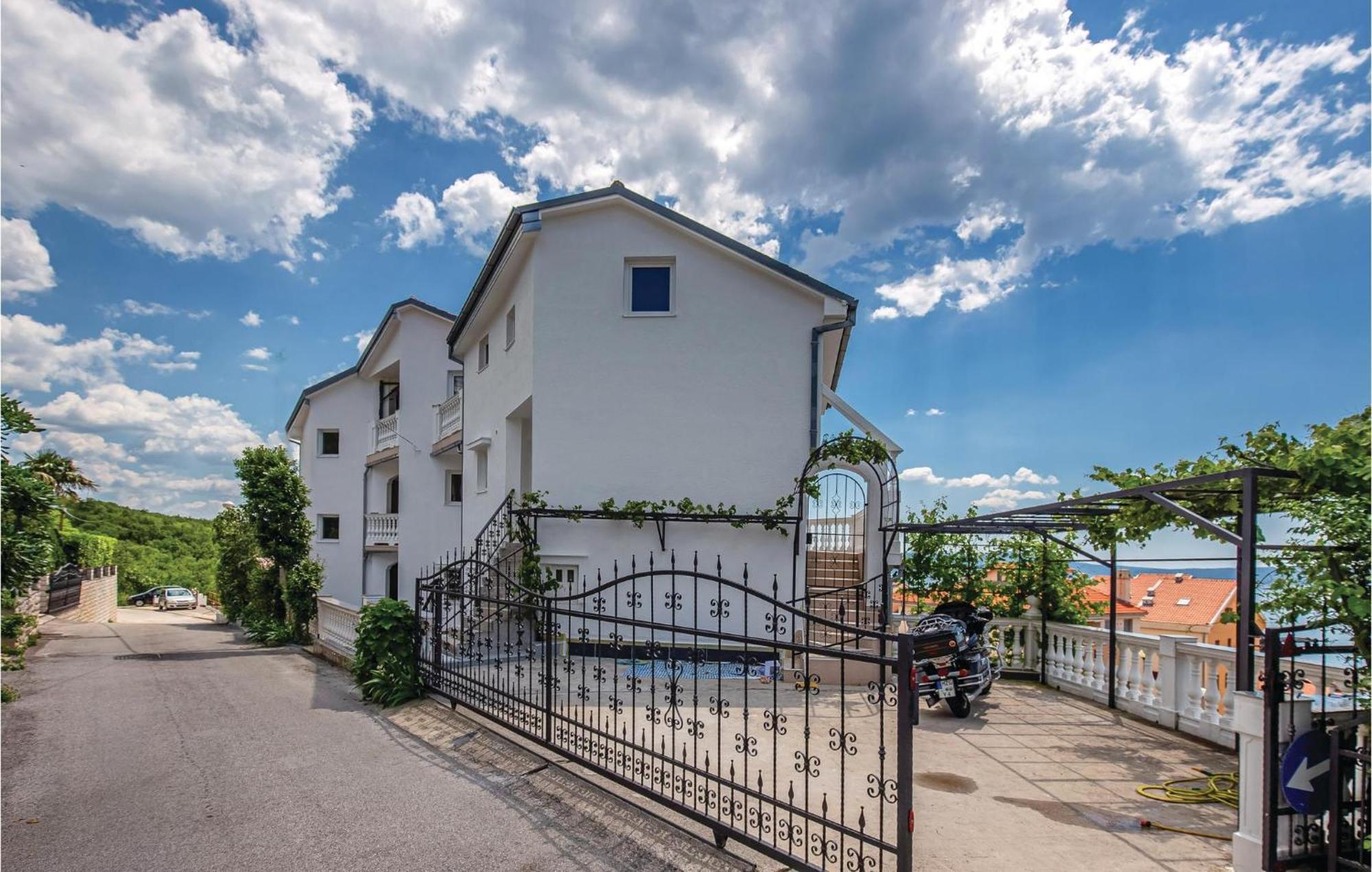 1 Bedroom Cozy Apartment In Crikvenica Exterior photo